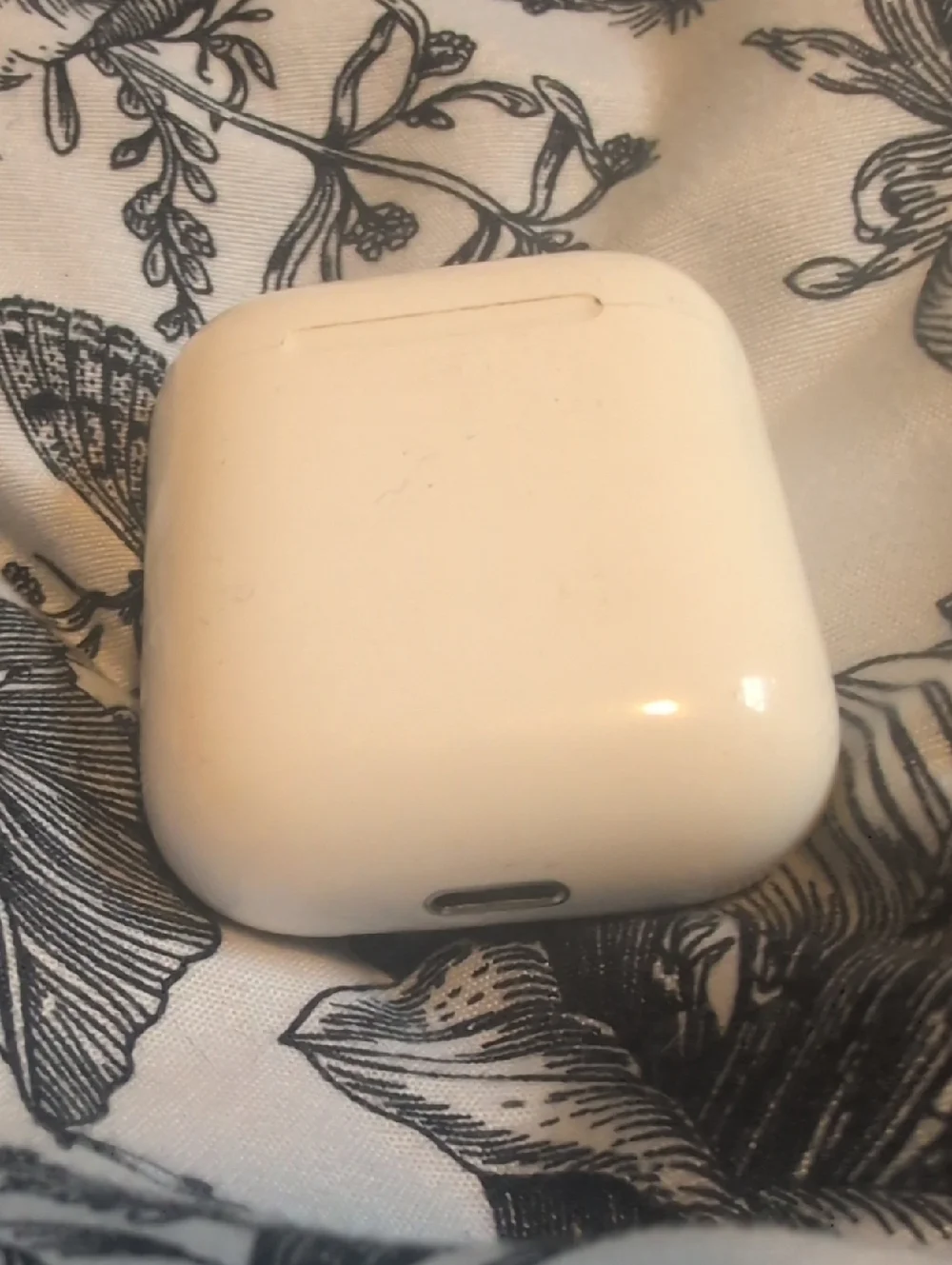 Apple White Airpods Second Generation Headphones With Charging Case